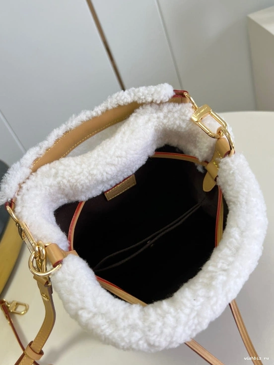 WIS LOUIS NÉONOÉ VUITTON BB 1111